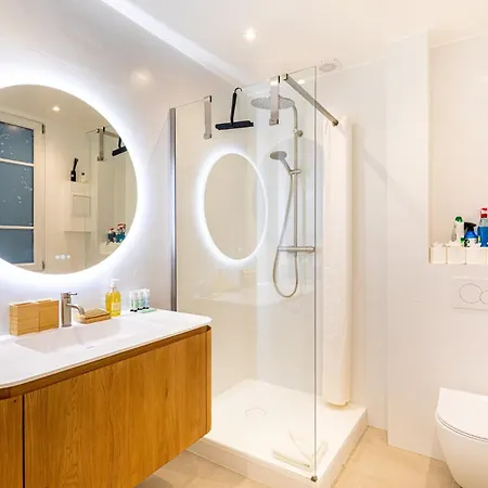 Guestready - Parisian Charm With A Balcony Apartamento París