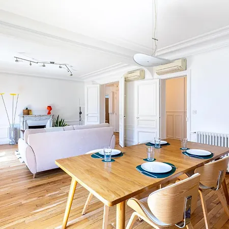 شقة Guestready - Parisian Charm With A Balcony