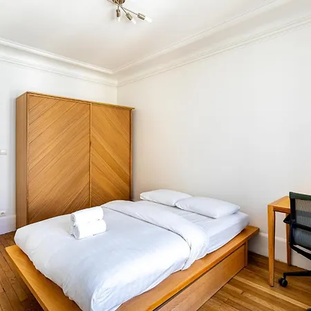 Guestready - Parisian Charm With A Balcony Apartamento París